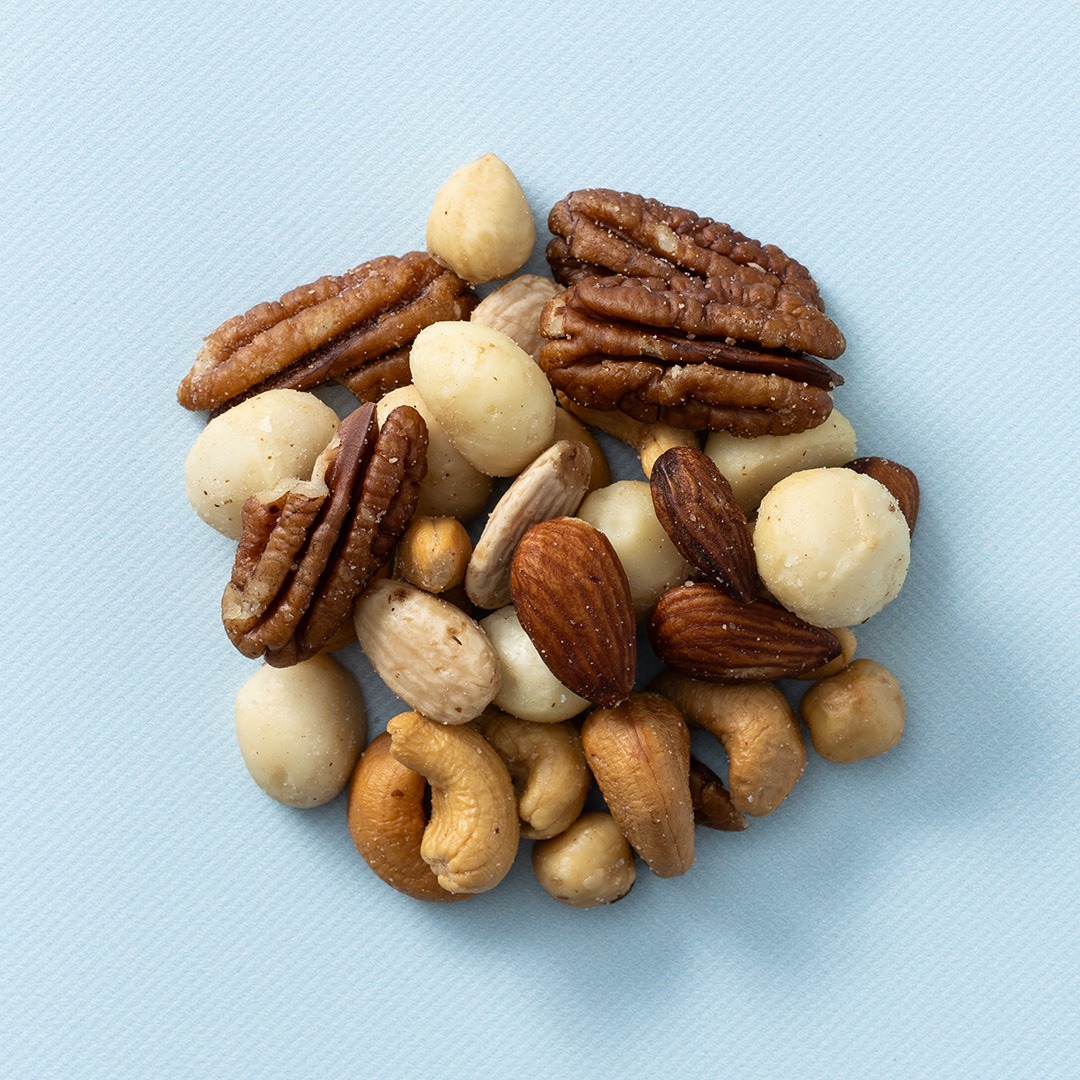 Macadamia notenmix gebrand gezouten 6 kg emmer