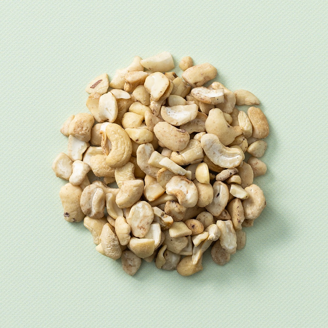 Cashewnoten stukjes ongebrand 22,68 kg doos
