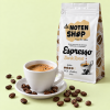 Espresso arabica dark roast koffiebonen met kopje koffie en losse koffiebonen