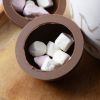 Hot chocolate bomb door de helft gesneden