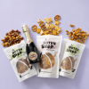 Inhoud van de Let’s Celebrate box met prosecco, noten en snacks