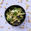 Salade met grote pijnboompitten