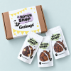 Geschenkpakket geslaagd met doos en drie zakjes chocolade