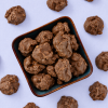 Schaaltje gevuld met Cookie crumble rotsjes van melkchocolade