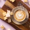 Soft nougat cappuccino met een kop cappuccino op een houten plank
