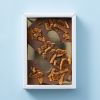 Chocoladeletter stroopwafel in doos