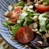 Cashew stukjes ongebrand in salade