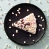 Mini marshmallows als topping op taart