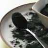 Spirulina poeder (bio) op lepel