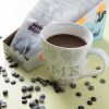 Hot chocolate puur 15 x 40 gram met doos, mok en chocoladedruppeltjes