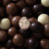 Chocolade rijstballen gemengd close up