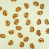 Pretzels los over de achtergrond
