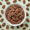 Maple roasted pecannoten in een schaaltje