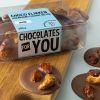 Chocolates For You chocoladeflikken met gekarameliseerde noten in transparante verpakking