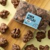 Verpakking Chocolates For You Pindarotsjes melk met melkchocolade en pinda’s