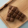 Melkchocolade Choc block van Chocolates For You op houten plank