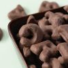 Chocolade speculaas lettertjes van dichtbij