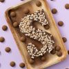 Chocoladeletter S Melk / Hazelnoot (225 gram) met kruidnoten