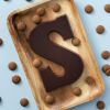 Chocoladeletter S Puur (200 gram) met kruidnoten