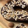 Chocoladeletter S Puur / Hazelnoot (225 gram) met stukjes hazelnoot