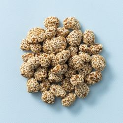 Gekarameliseerde pinda's met sesam