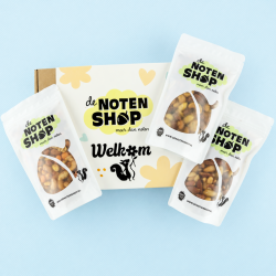 Geschenkpakket noten welkom met drie zakjes noten en cadeauverpakking