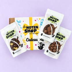Geschenkpakket chocolade cadeau met drie zakjes chocolade