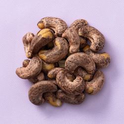Droog geroosterde cashewnoten met vlies