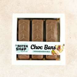 Verpakking van de melkchocolade bars met pistache en kadayif vulling