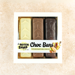 3 chocoladesoorten van dubai pistache kadayif repen in verpakking