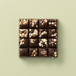 Chocolates For You choc block puur Nuts About Crunch 100 gram met crunchy bolletjes en stukjes noot