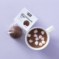 Hot chocolate bomb verpakking plus mok chocolademelk