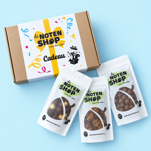 Geschenkpakket chocolade cadeau met drie zakjes chocolade en cadeaubox Geschenkpakket chocolade cadeau met drie zakjes chocolade en cadeaubox