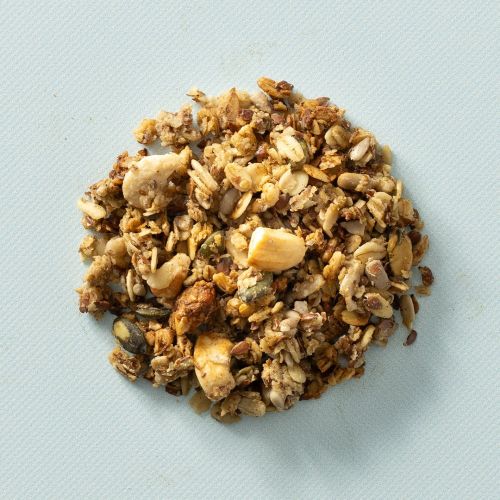 Granola op een lichtblauwe achtergrond Granola op een lichtblauwe achtergrond
