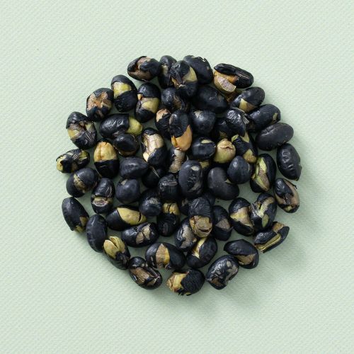 Zwarte sojabonen geroosterd Zwarte sojabonen geroosterd