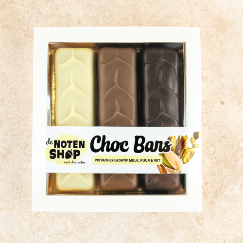 3 chocoladerepen in 3 verschillende soorten chocolade met pistache en kadayif vulling