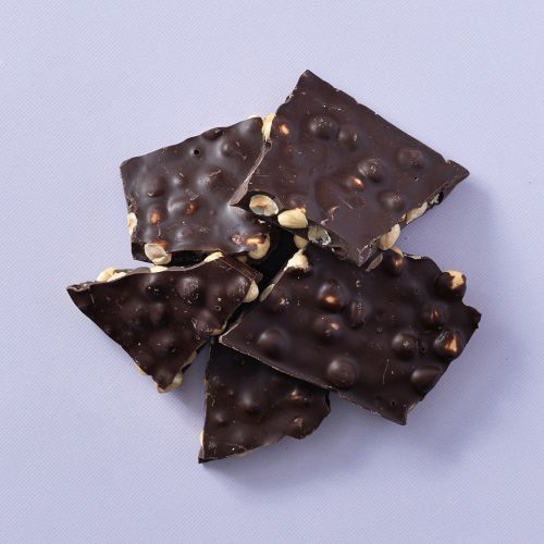 Hazelnoot breekplaat puur opgestapeld