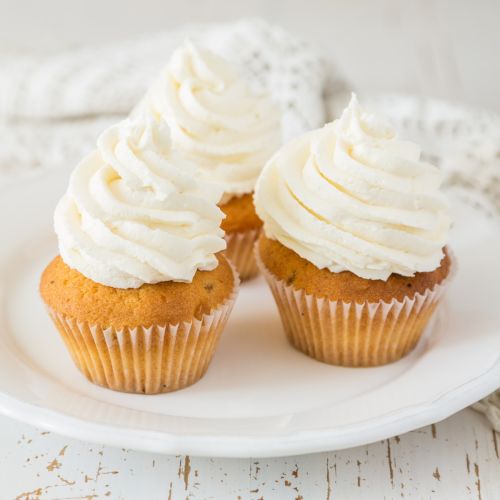 Cream cheese frosting op 3 cupcakes