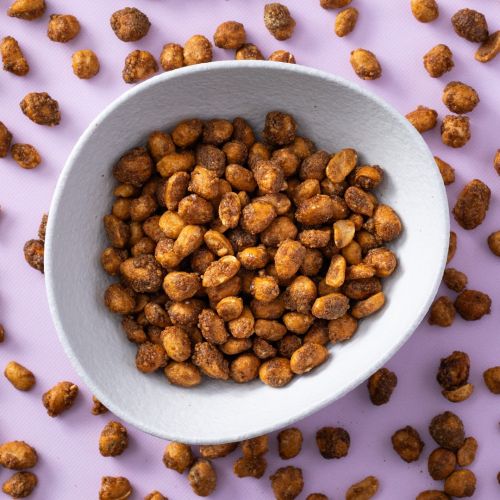 Honey wasabi peanuts in schaaltje