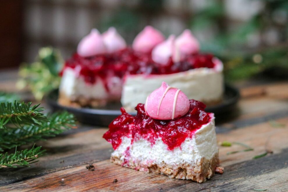 Kersttaart met cranberry coulis én merengue