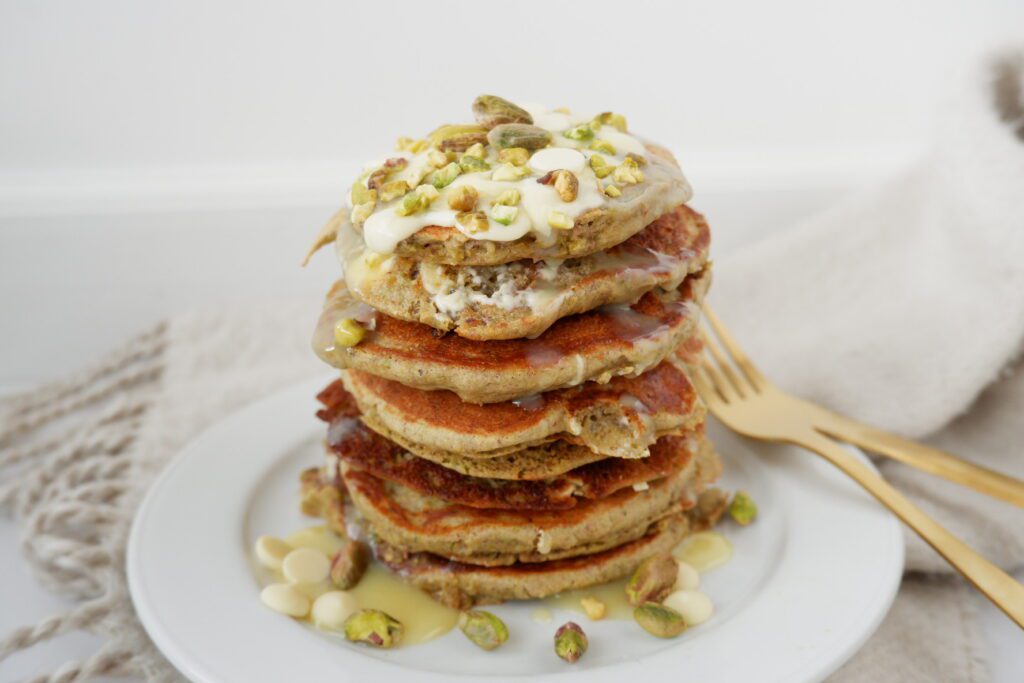 Pistache pancakes met witte chocolade druppels