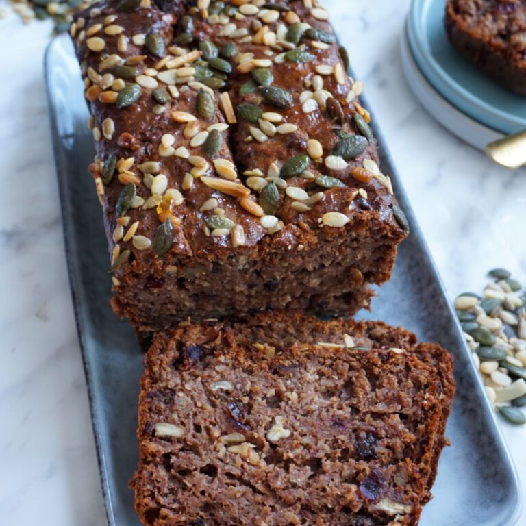 Glutenvrij smeuïg noten havermoutbrood