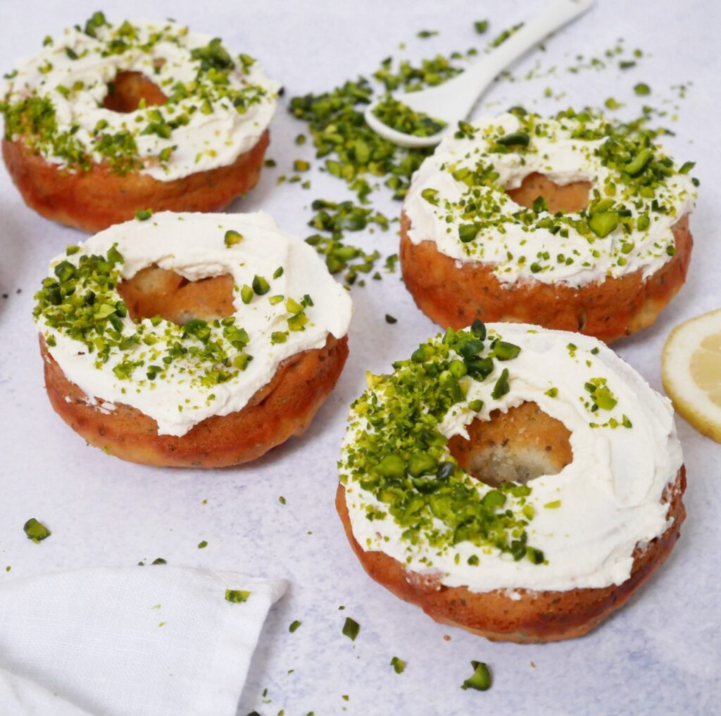 Citroen-ricotta donuts met pistache