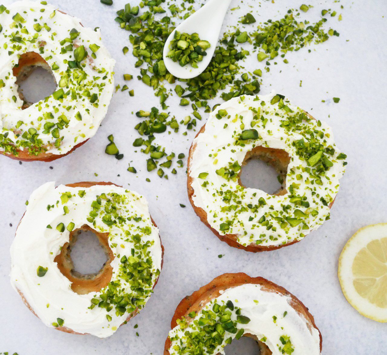 citroen ricotta donuts met pistachenoten vierkant