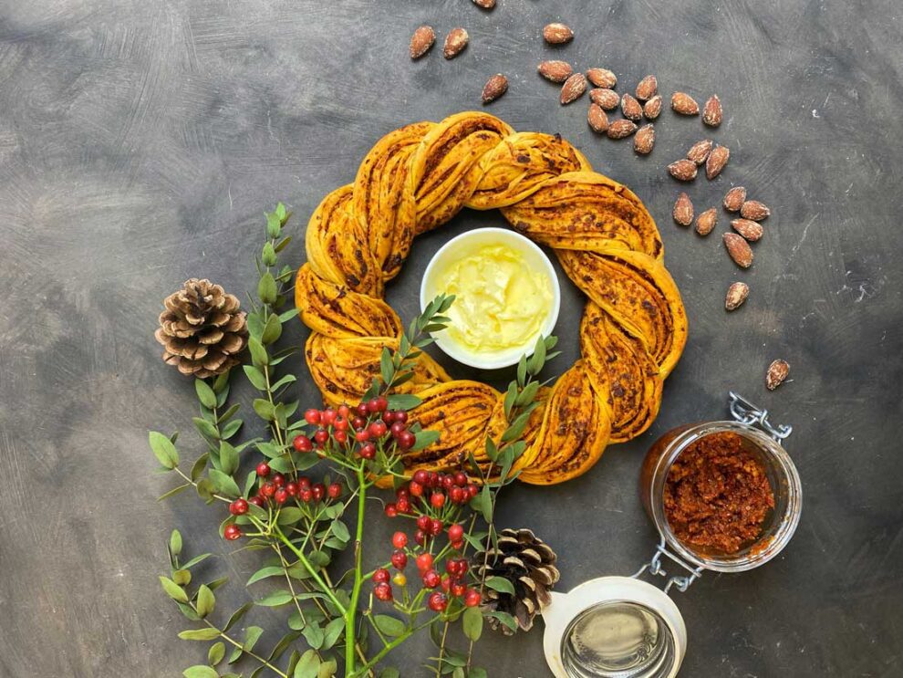 Broodkrans met tomatentapenade