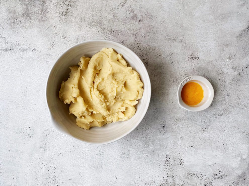 Ingrediënten voor de boterkoek gemengd