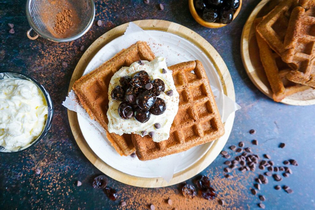 Glutenvrije wafels met amarenen kersen