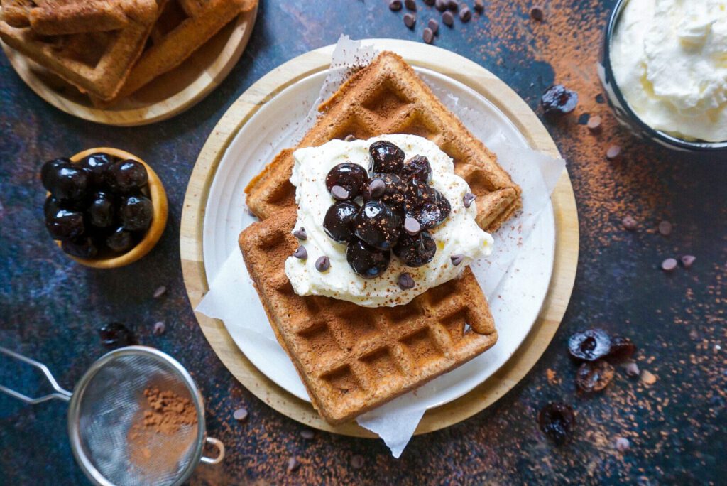 Glutenvrije wafels met amarenen kersen