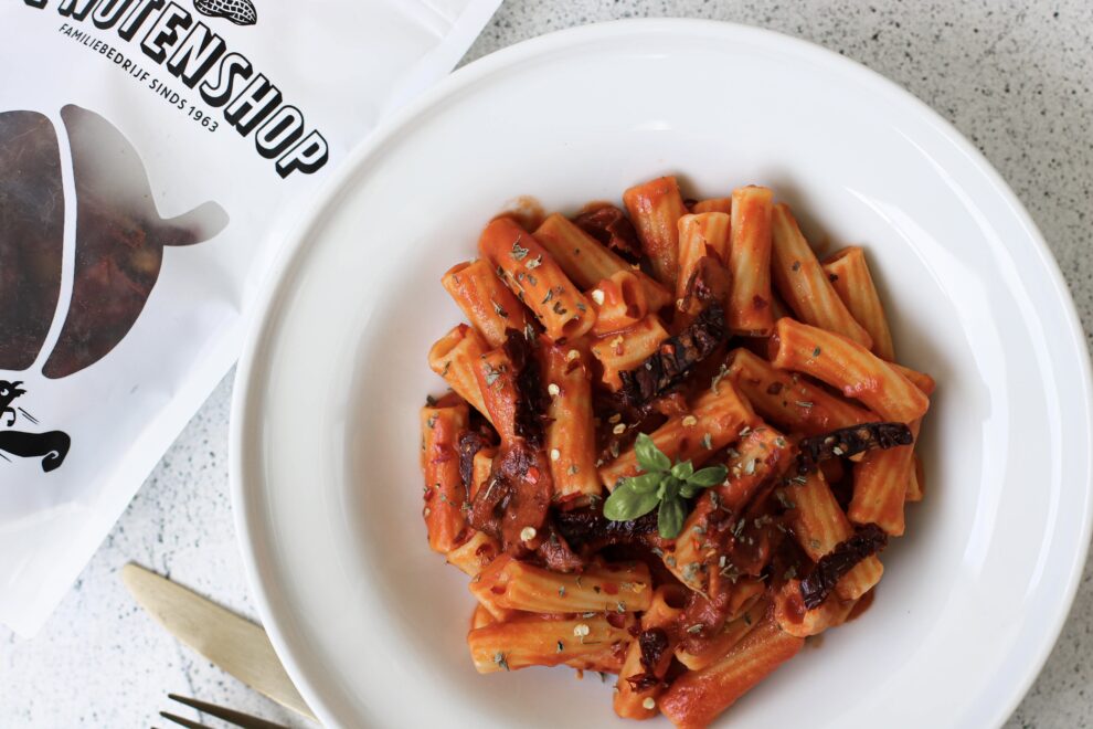 Pasta met een licht pittige tomatensaus