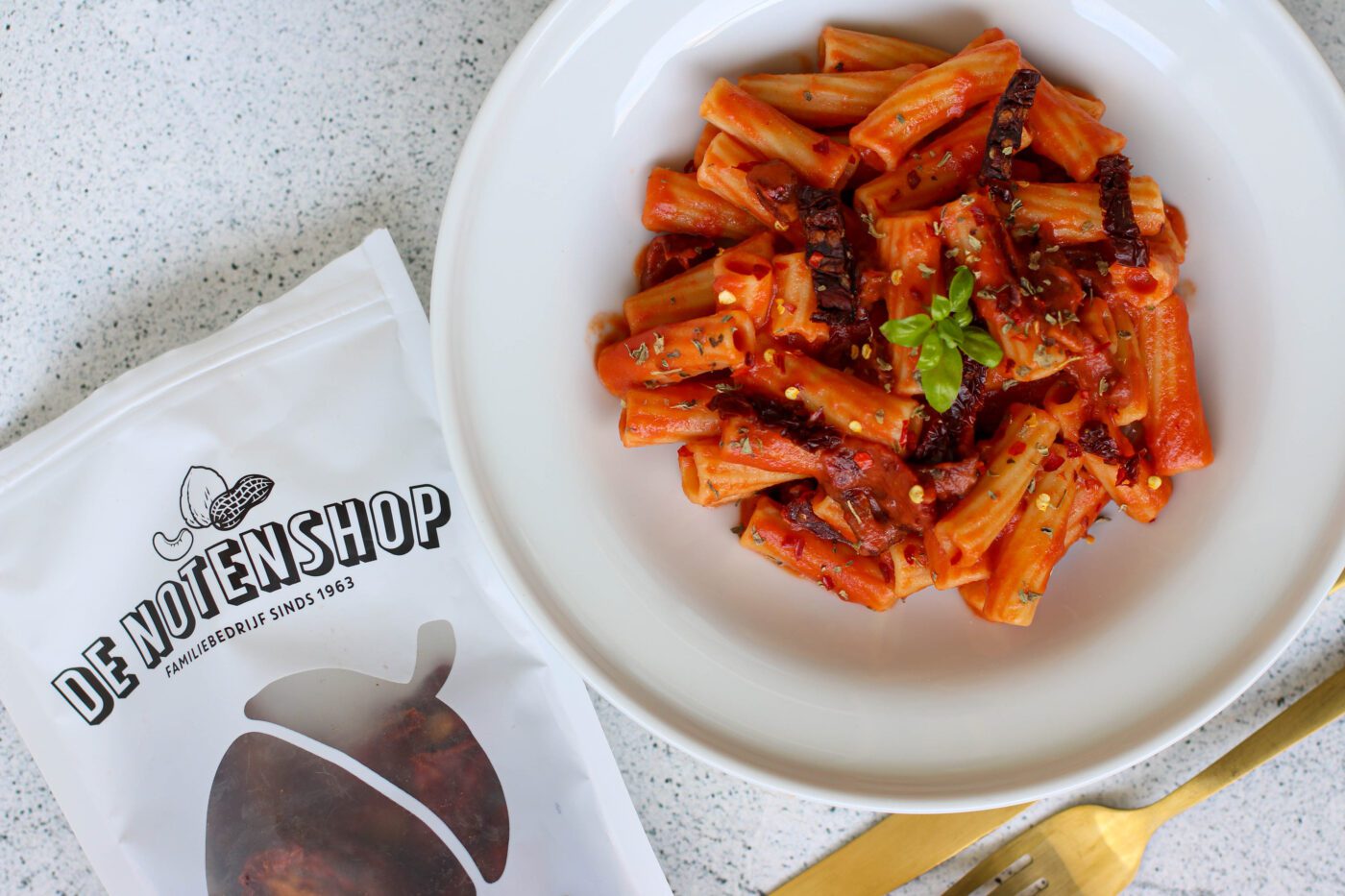 Pasta met een licht pittige tomatensaus